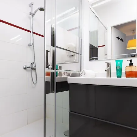 Cosy Lumineux Proche Cite Apartment *